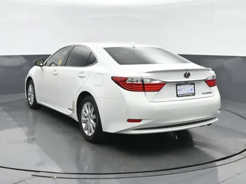 More photos of 2015 Lexus ES 300h at Sullivan Auto Trading Fredericksburg, VA