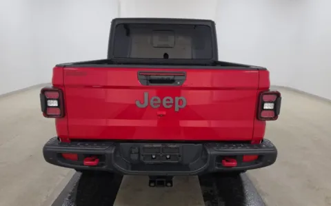 More photos of 2020 Jeep Gladiator Rubicon at Sullivan Auto Trading Fredericksburg, VA