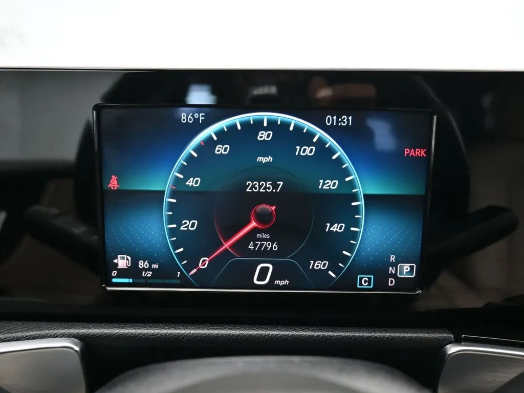 2020 Mercedes Benz GLB 250 photo 4