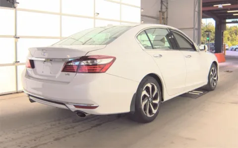 More photos of 2016 Honda Accord EX-L at Sullivan Auto Trading Fredericksburg, VA