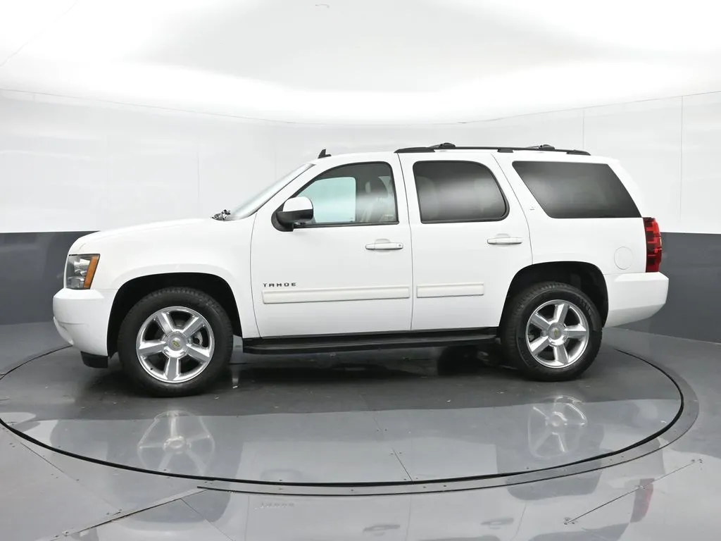 2014 Chevrolet Tahoe LT photo 2