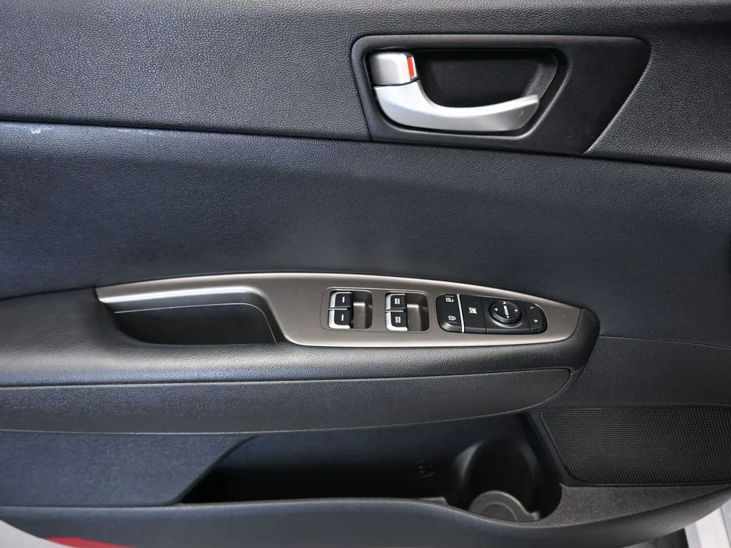2019 Kia Optima S photo 4