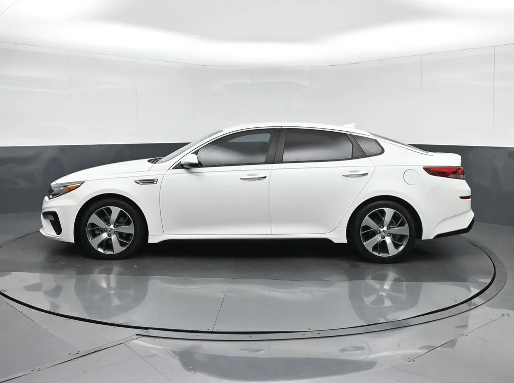 2019 Kia Optima S photo 2