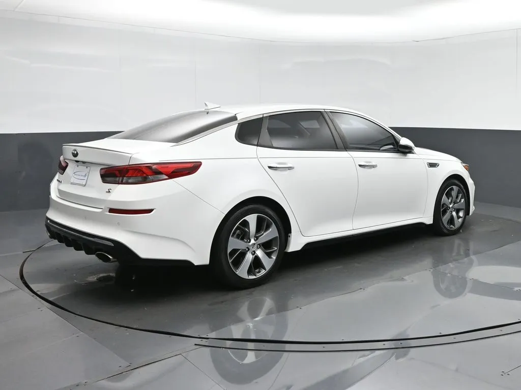 2019 Kia Optima S photo 3