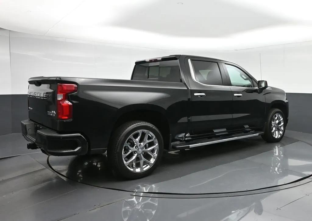 2019 Chevrolet Silverado 1500 High Country photo 3
