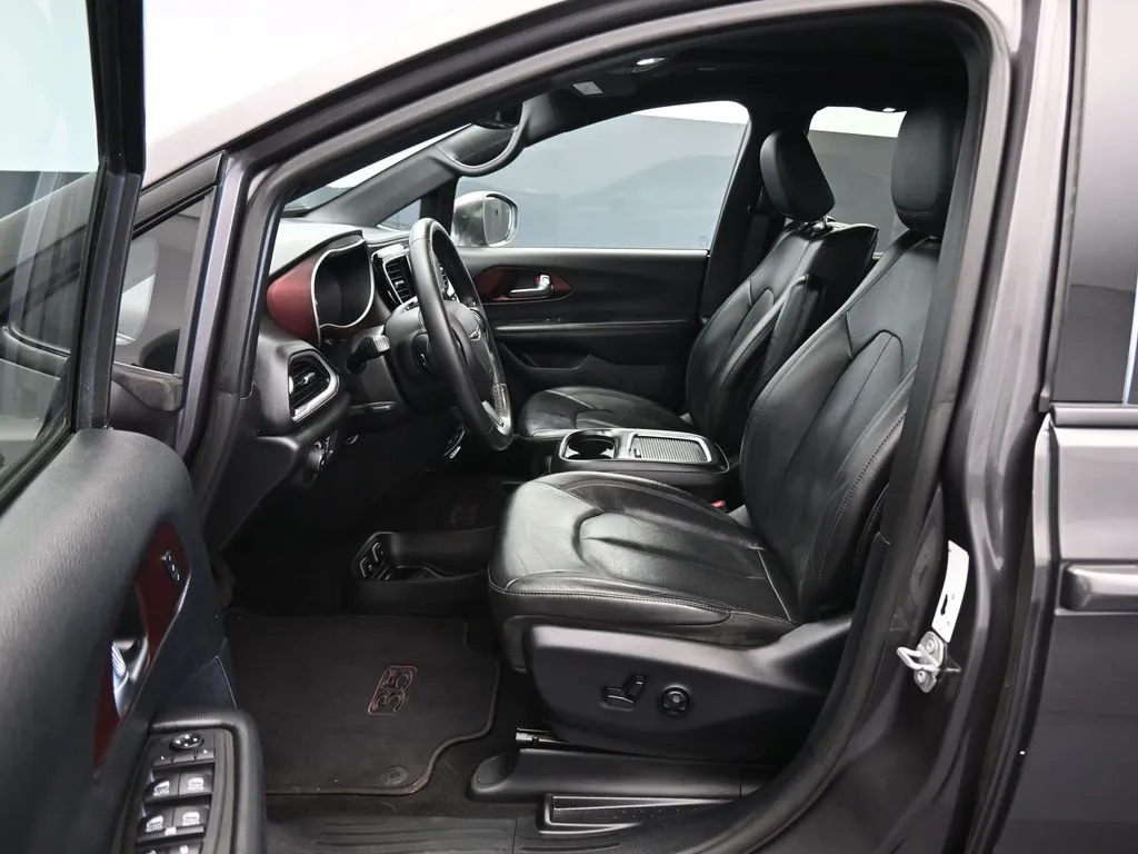 2020 Chrysler Pacifica Touring Plus photo 28
