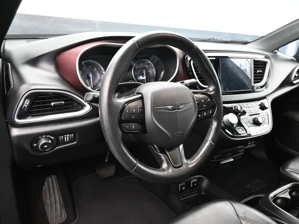 2020 Chrysler Pacifica Touring Plus photo 5
