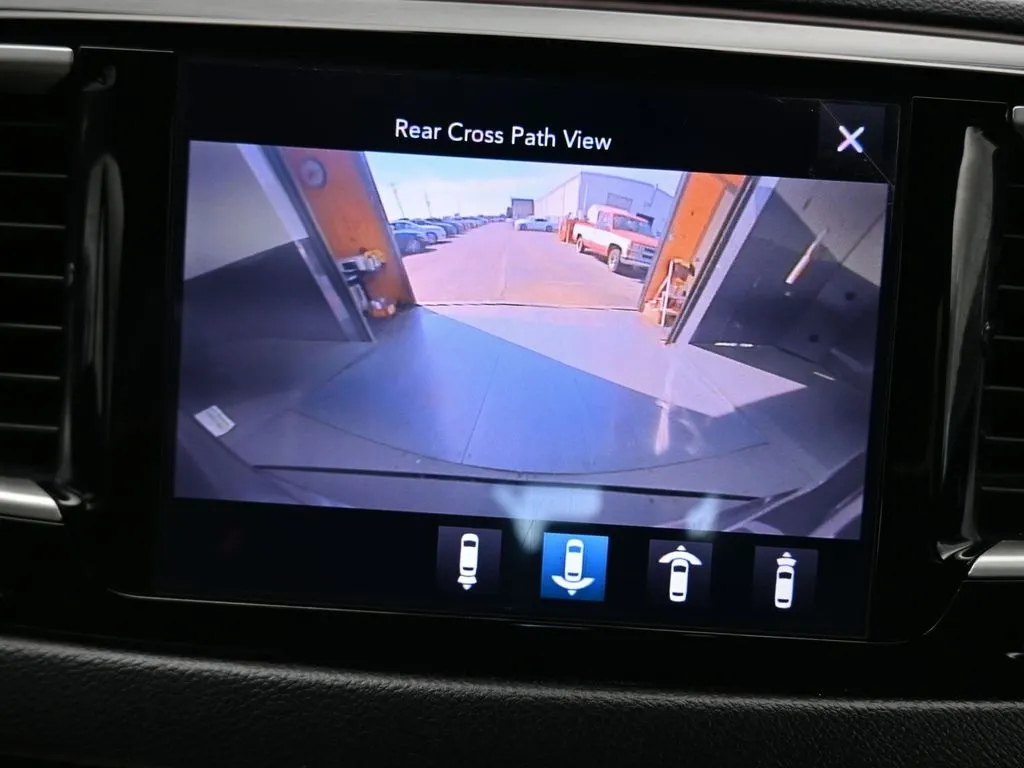 2020 Chrysler Pacifica Touring Plus photo 7