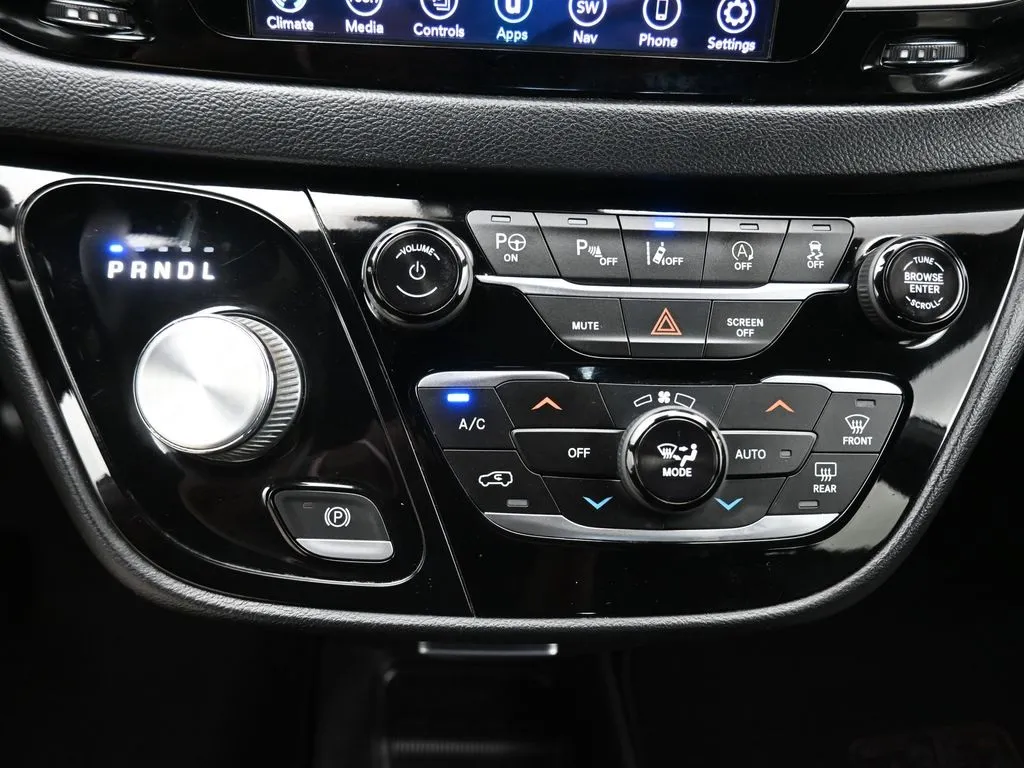 2020 Chrysler Pacifica Touring Plus photo 31