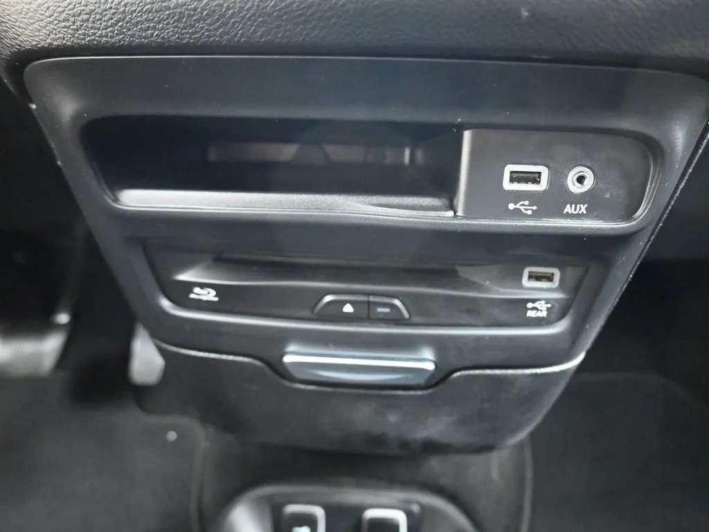 2020 Chrysler Pacifica Touring Plus photo 9