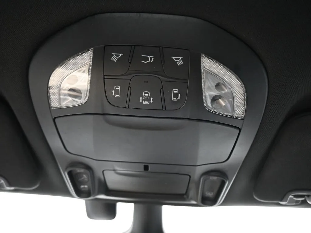 2020 Chrysler Pacifica Touring Plus photo 32