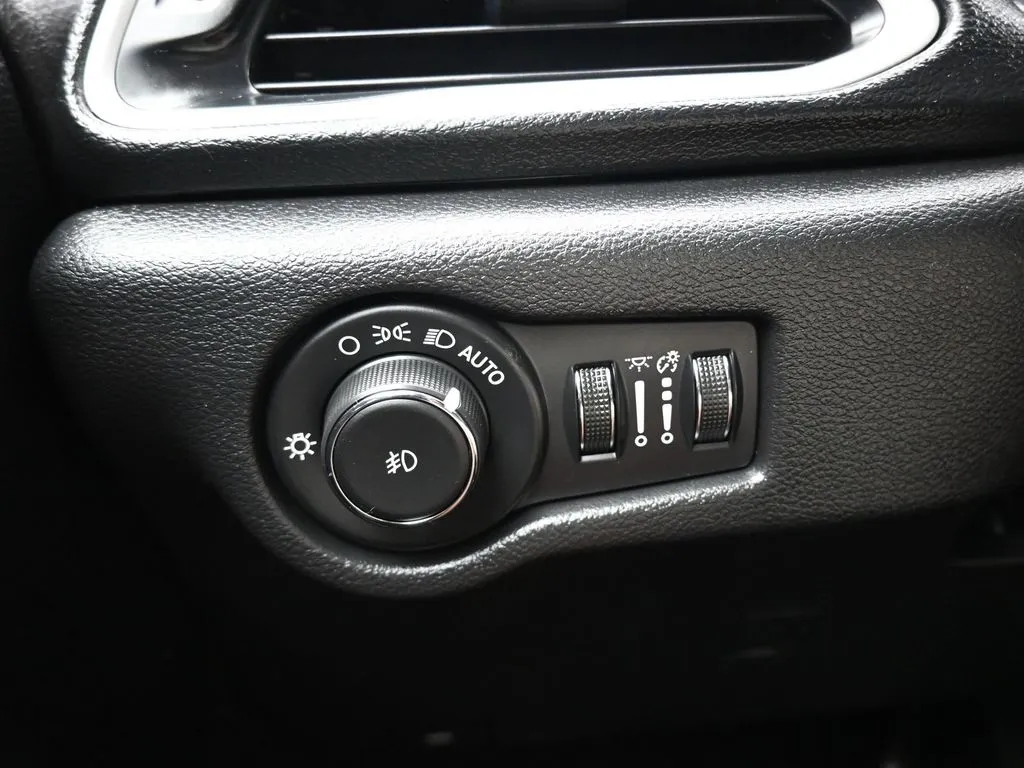 2020 Chrysler Pacifica Touring Plus photo 10