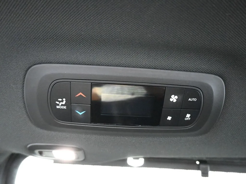 2020 Chrysler Pacifica Touring Plus photo 36