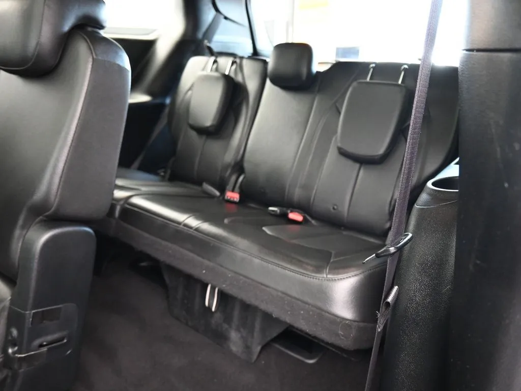 2020 Chrysler Pacifica Touring Plus photo 37