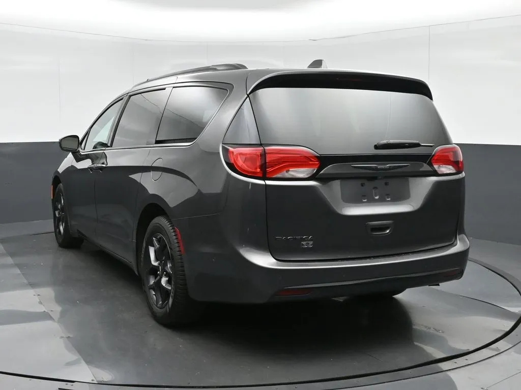 2020 Chrysler Pacifica Touring Plus photo 26