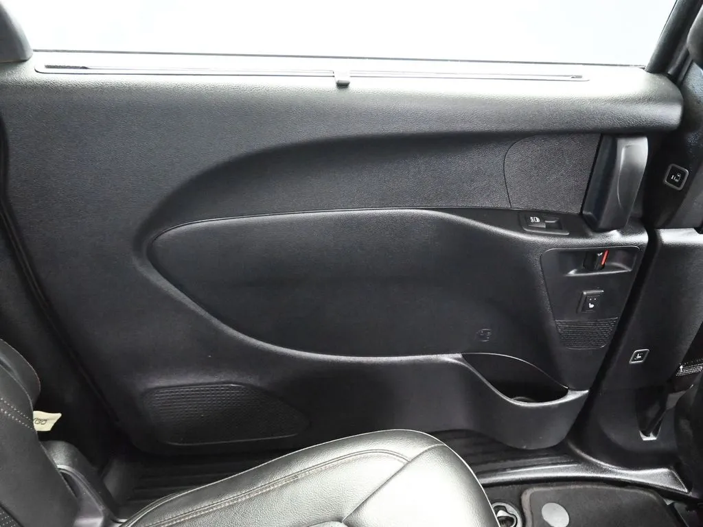 2020 Chrysler Pacifica Touring Plus photo 40
