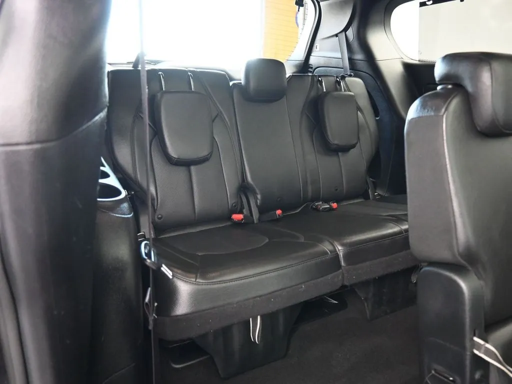 2020 Chrysler Pacifica Touring Plus photo 18