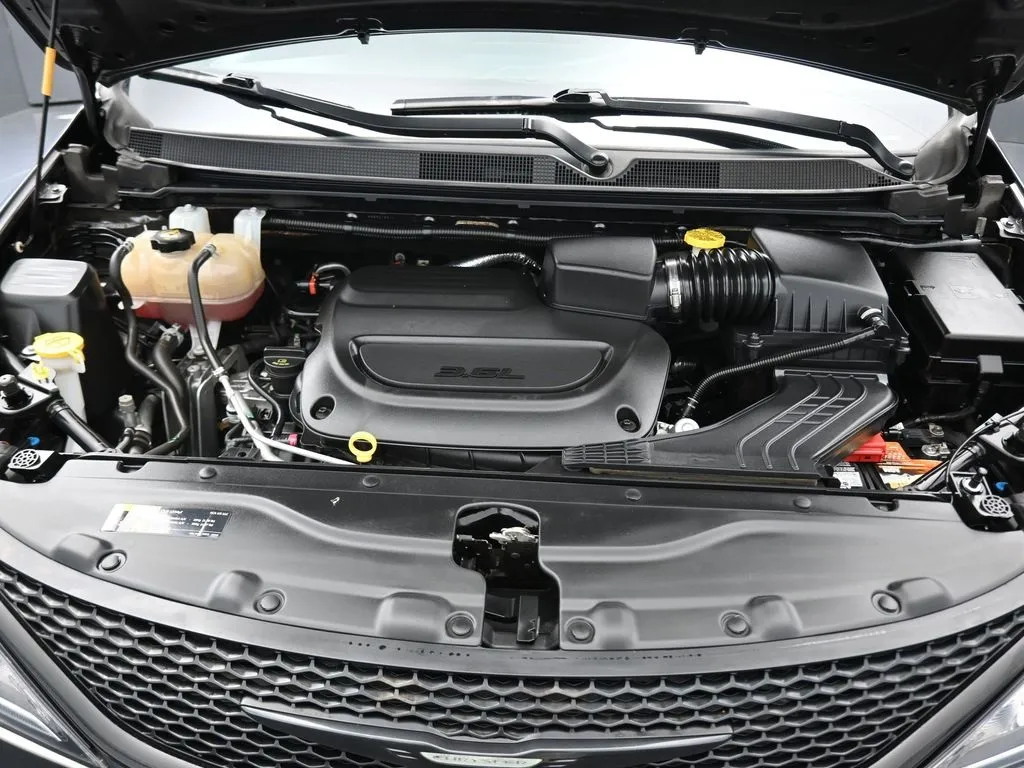 2020 Chrysler Pacifica Touring Plus photo 22