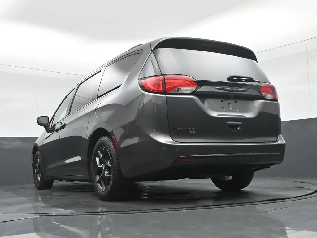 2020 Chrysler Pacifica Touring Plus photo 23