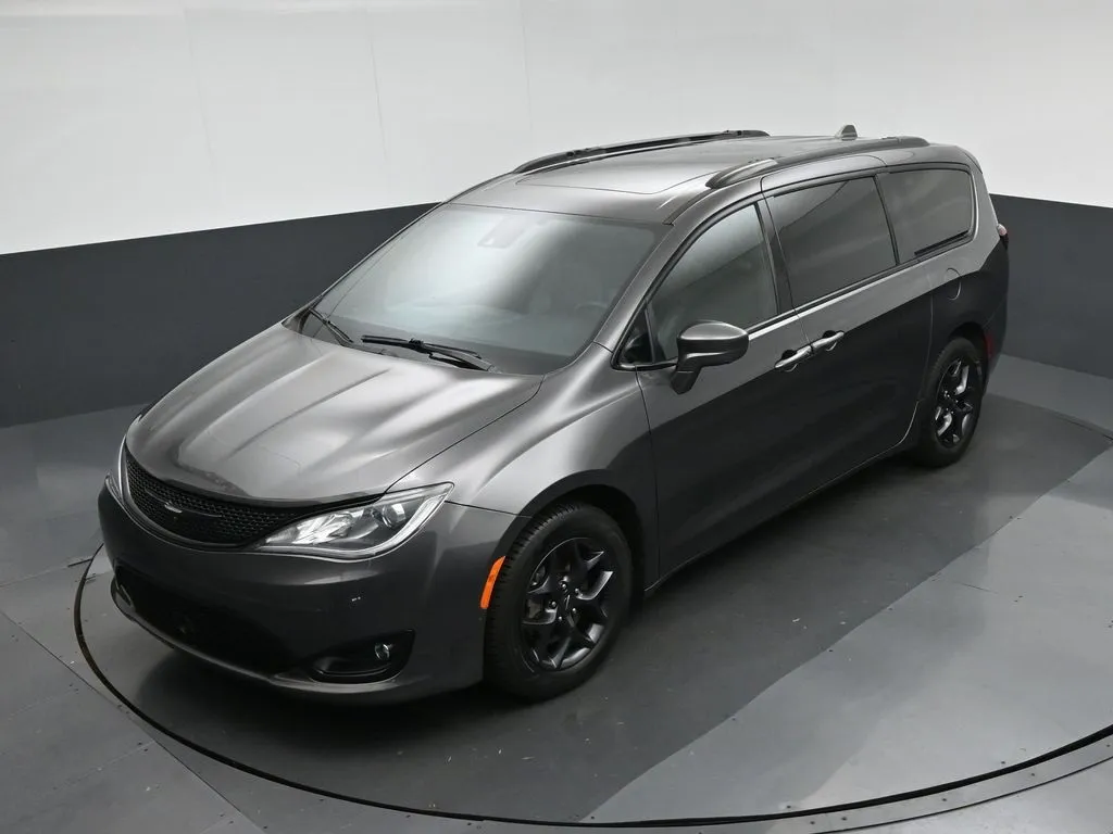 2020 Chrysler Pacifica Touring Plus photo 24