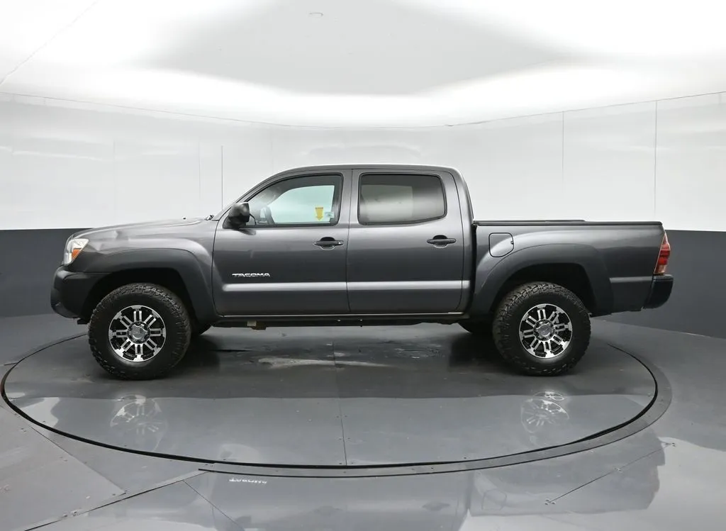 2014 Toyota Tacoma PreRunner photo 2