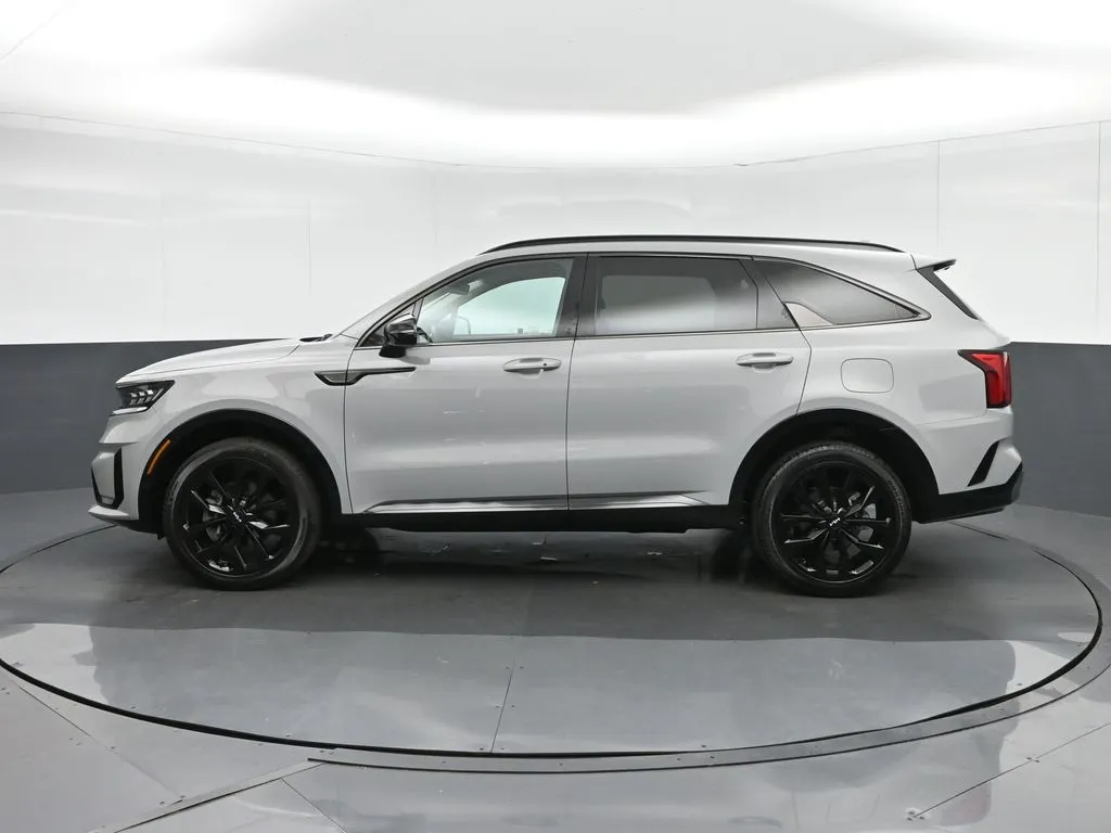 2022 Kia Sorento SX photo 2