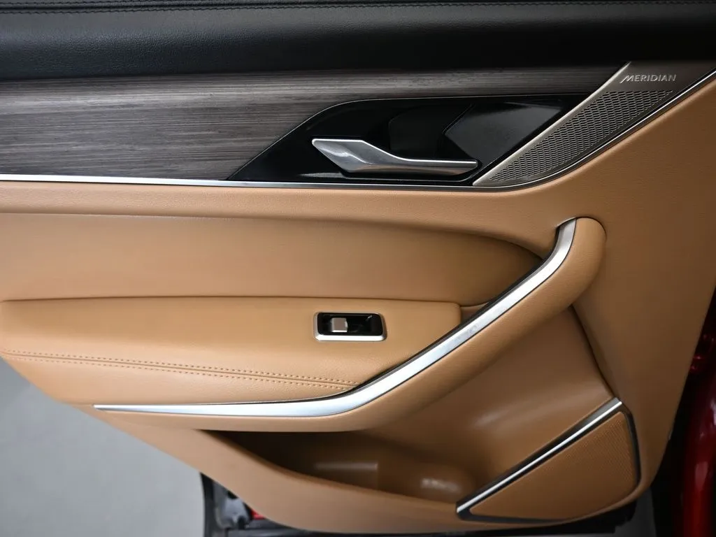 2023 Jaguar F-PACE P250 S photo 9