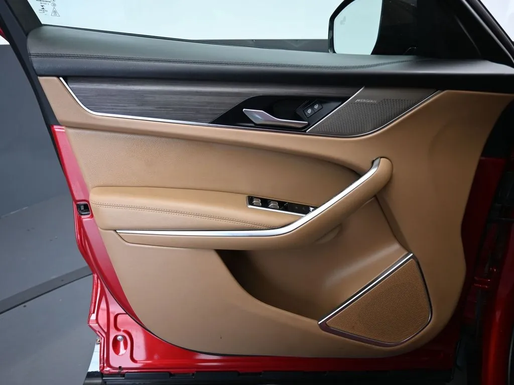 2023 Jaguar F-PACE P250 S photo 38
