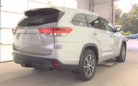 More photos of 2018 Toyota Highlander XLE at Sullivan Auto Trading Fredericksburg, VA