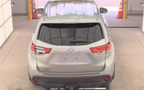 More photos of 2018 Toyota Highlander XLE at Sullivan Auto Trading Fredericksburg, VA