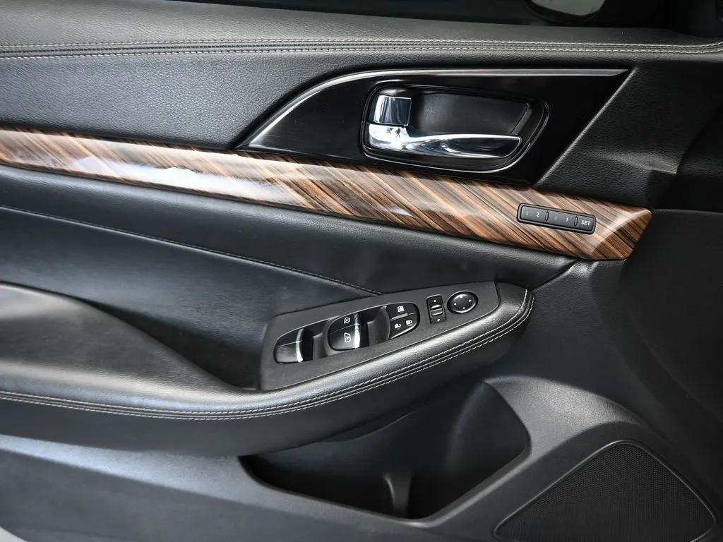 2016 Nissan Maxima Platinum photo 4