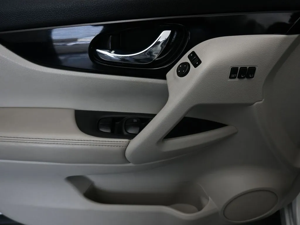 2022 Nissan Rogue Sport SV photo 3