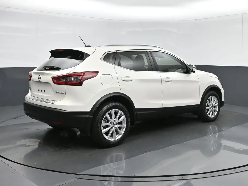 2022 Nissan Rogue Sport SV photo 2