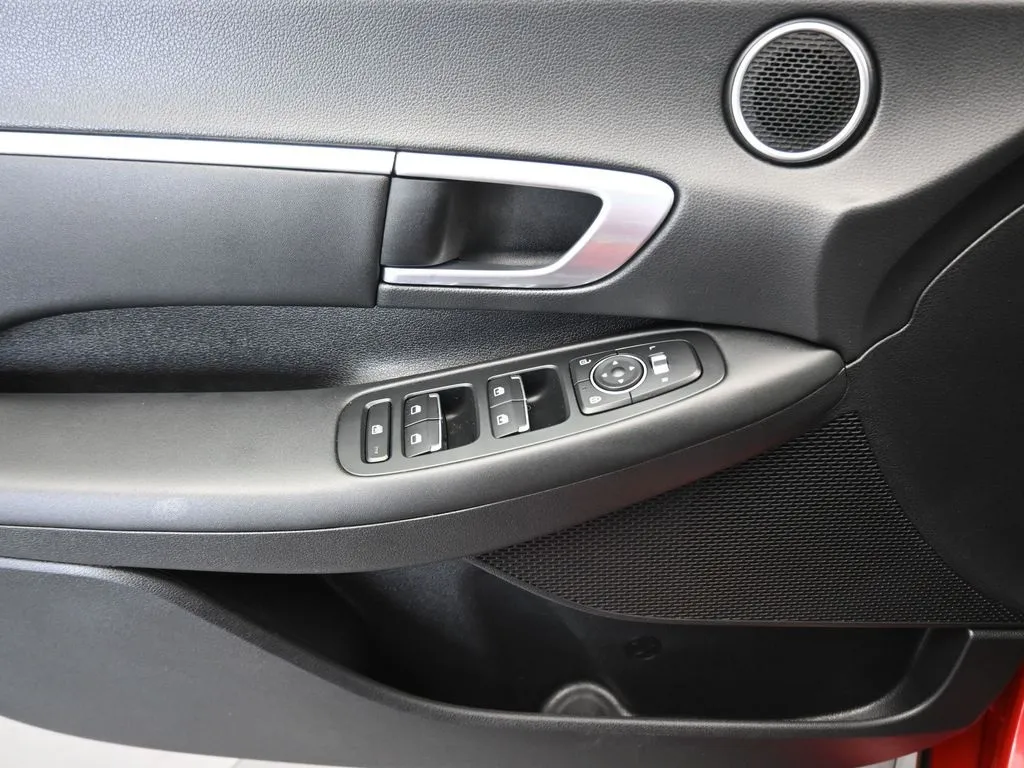 2020 Hyundai Sonata SEL photo 3