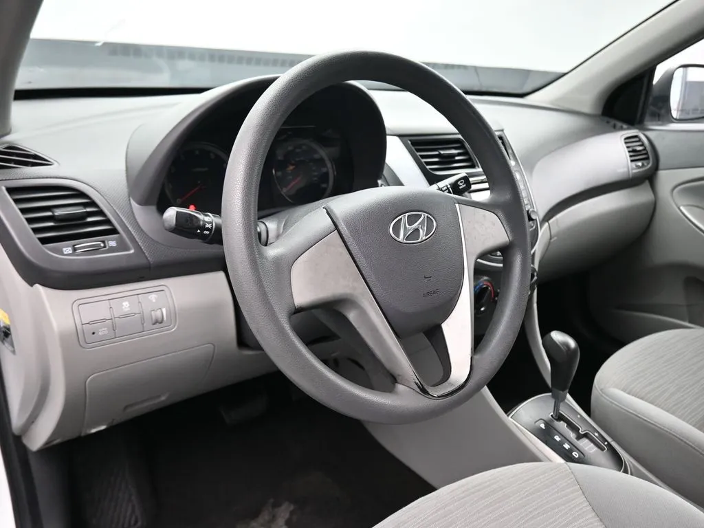 2015 Hyundai Accent GLS photo 5