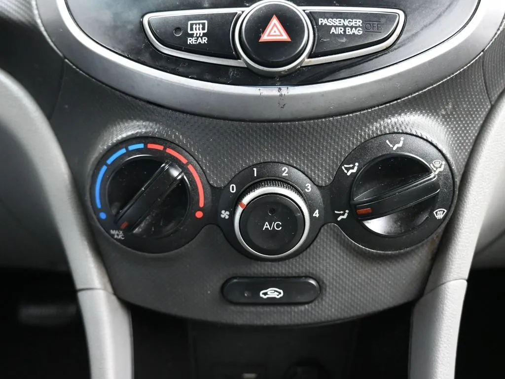 2015 Hyundai Accent GLS photo 20