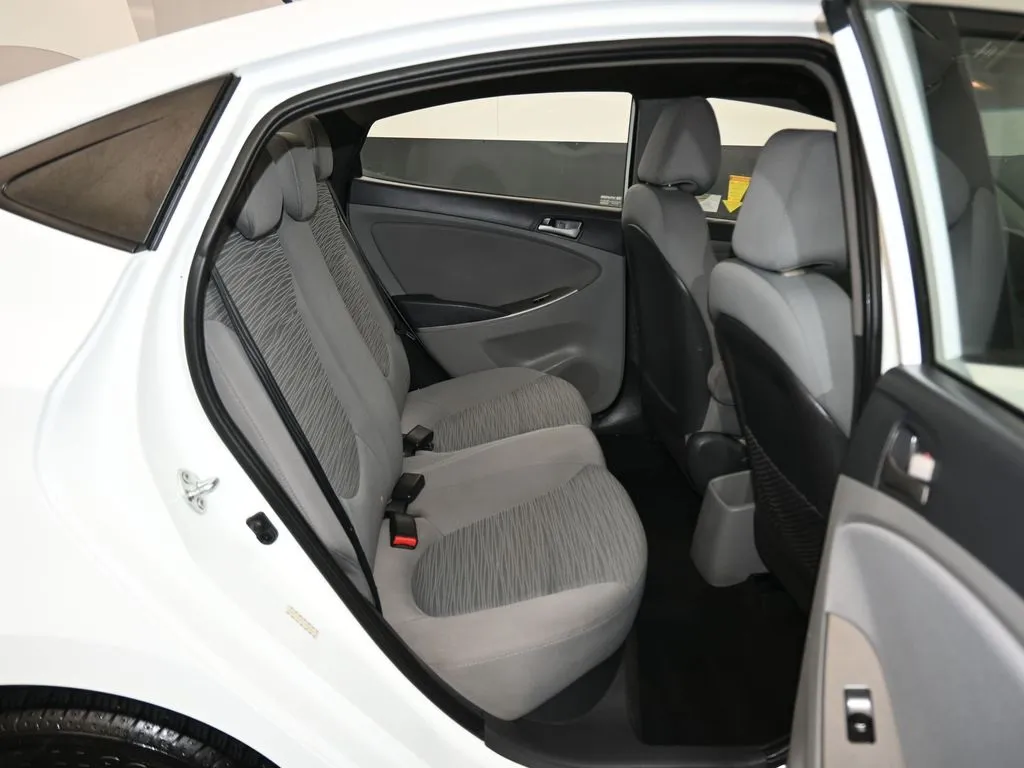 2015 Hyundai Accent GLS photo 9