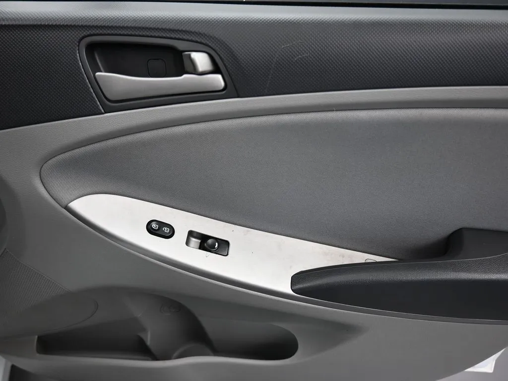 2015 Hyundai Accent GLS photo 10