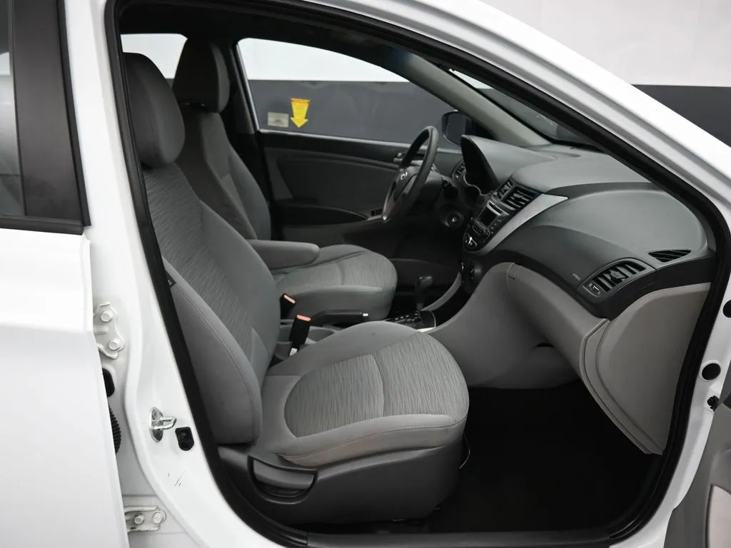 2015 Hyundai Accent GLS photo 25