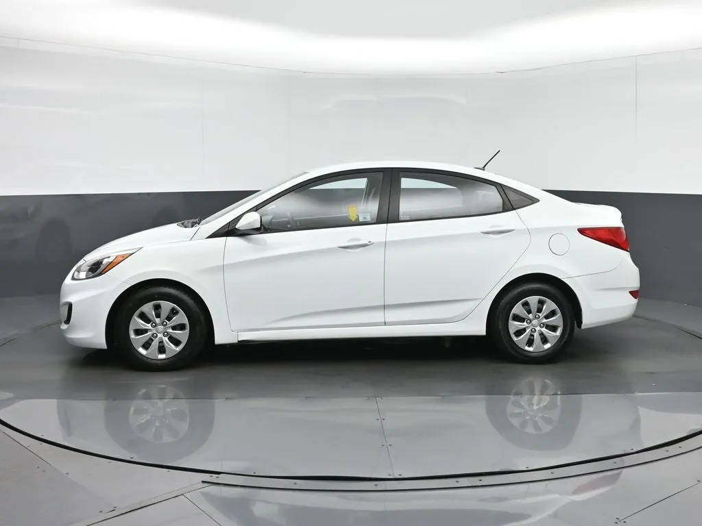 2015 Hyundai Accent GLS photo 2
