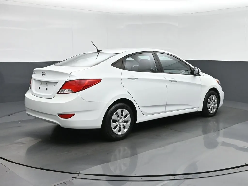 2015 Hyundai Accent GLS photo 3
