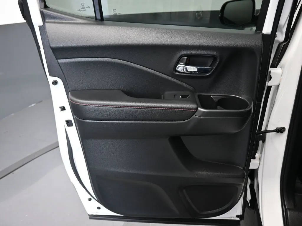 2022 Honda Ridgeline Black Edition photo 11