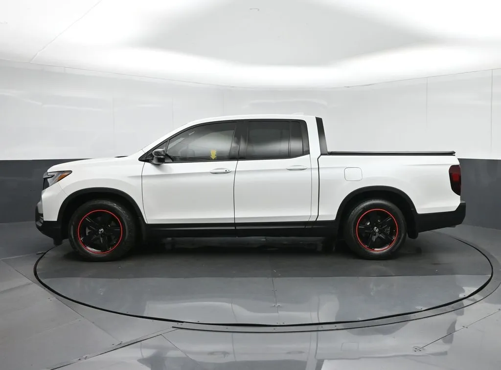 2022 Honda Ridgeline Black Edition photo 2