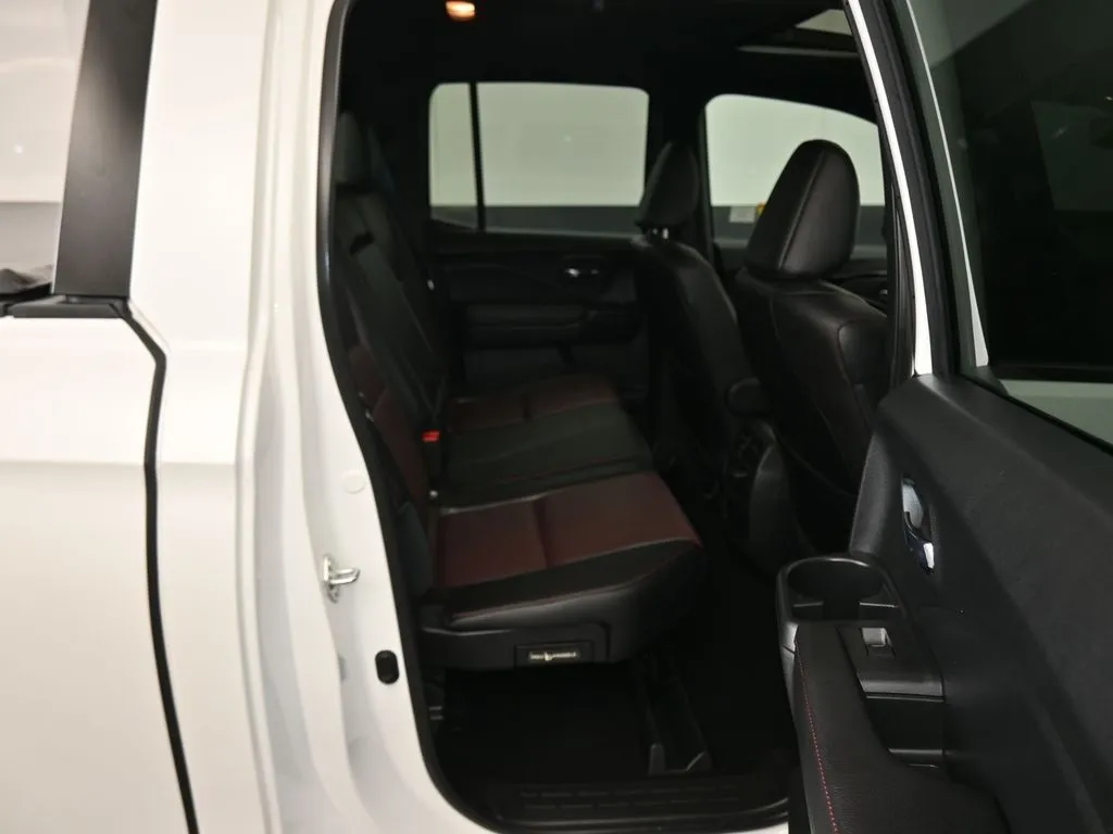 2022 Honda Ridgeline Black Edition photo 14