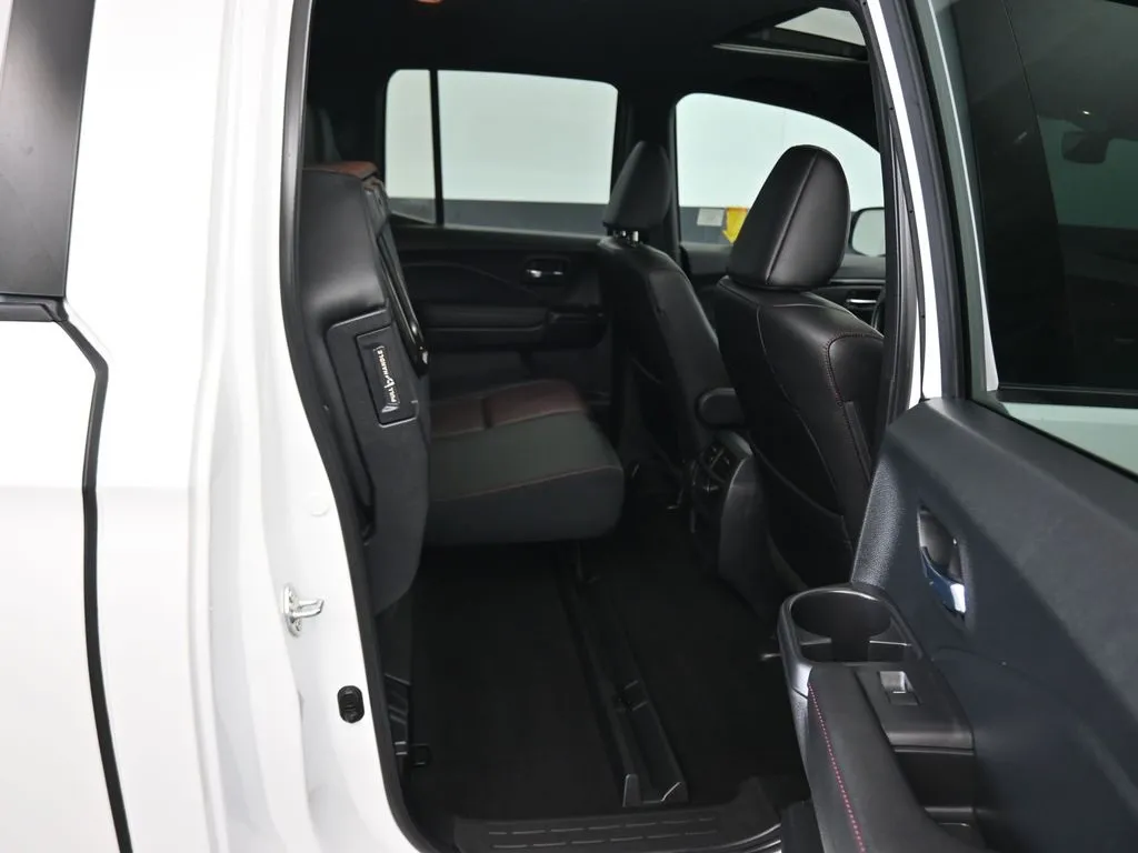 2022 Honda Ridgeline Black Edition photo 36