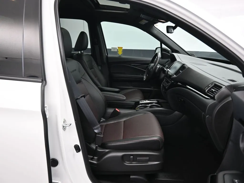 2022 Honda Ridgeline Black Edition photo 16