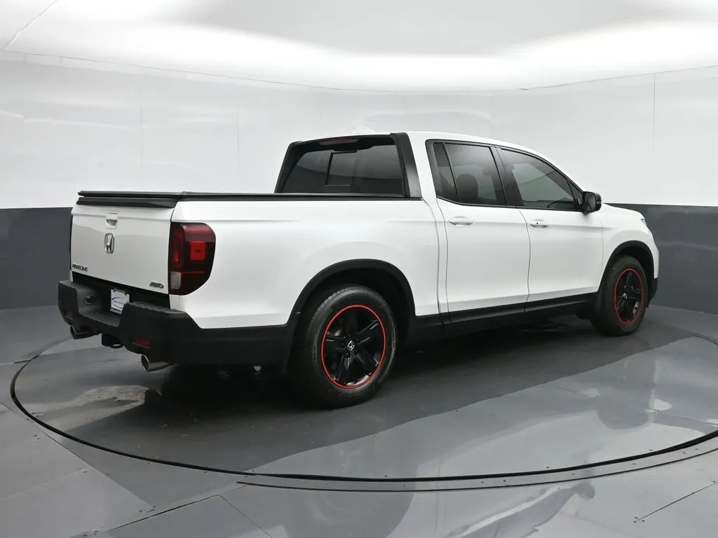 2022 Honda Ridgeline Black Edition photo 3
