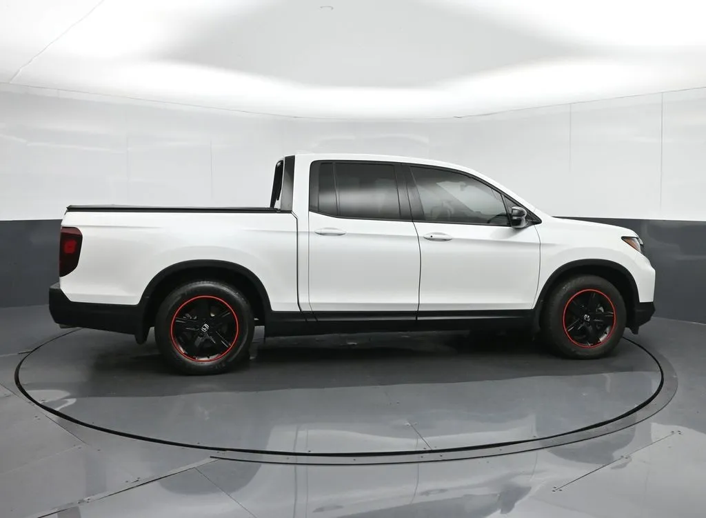 2022 Honda Ridgeline Black Edition photo 25