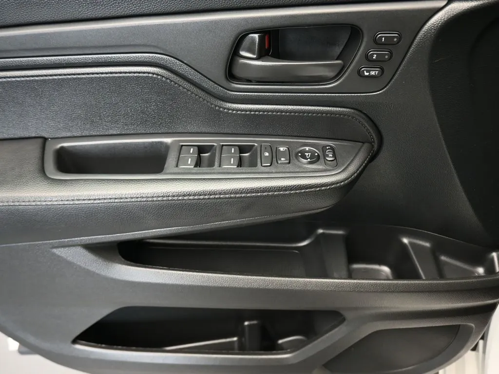 2023 Honda Odyssey Sport photo 4