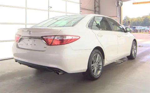 More photos of 2017 Toyota Camry SE at Sullivan Auto Trading Fredericksburg, VA